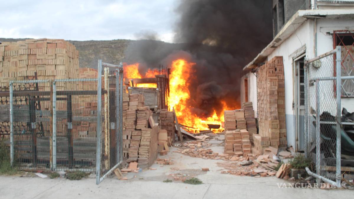 Sujetos provocaron incendio que afectó a varios negocios, en Saltillo