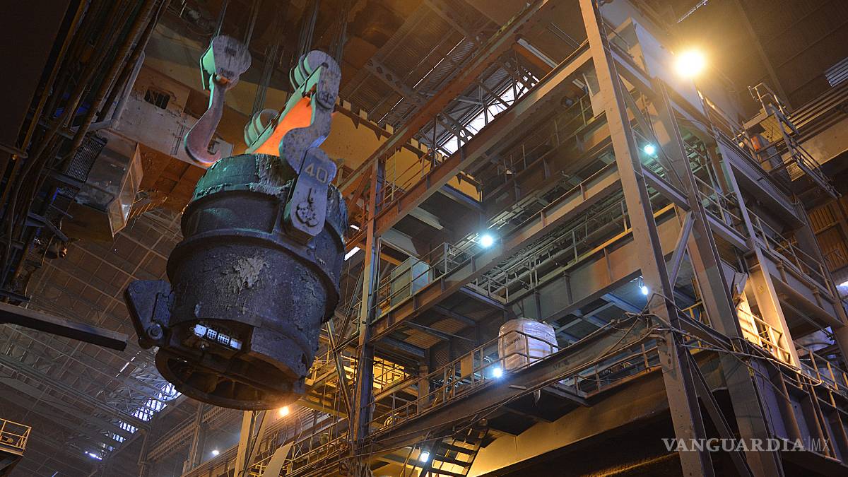 Corto circuito afecta proceso en AHMSA y asusta a vecinos de la colonia Obrera de Monclova