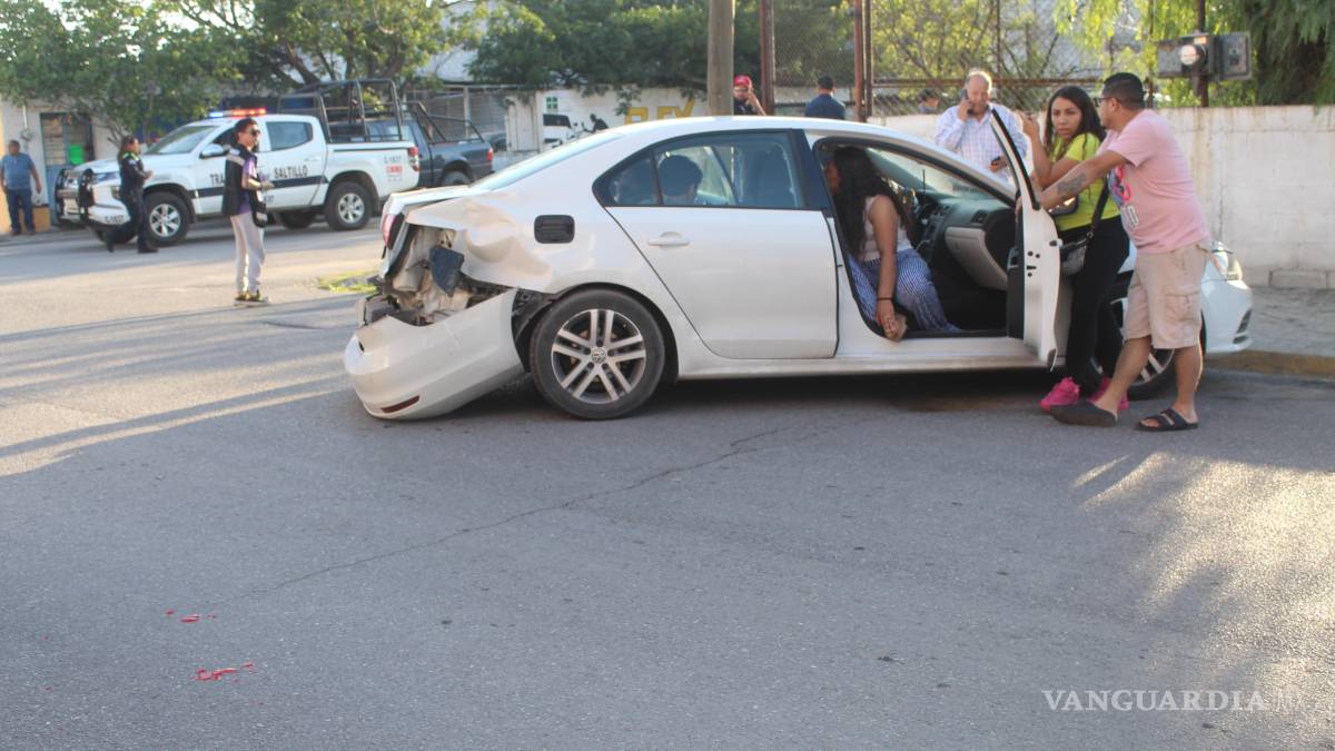 Saltillo: Accidente en la colonia Topochico deja dos jóvenes lesionados