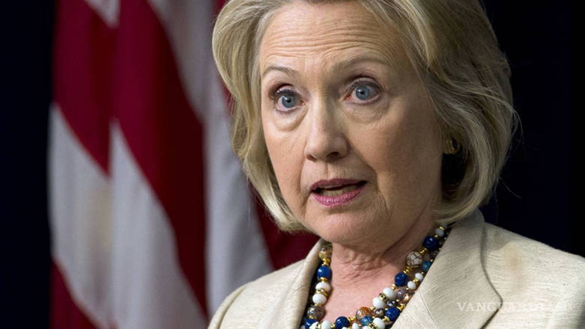 Director de FBI defiende recomendación favorable a Hillary Clinton