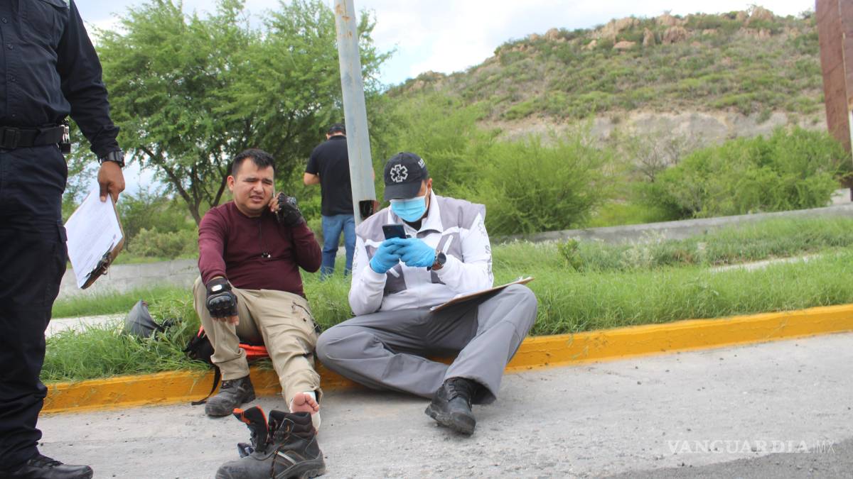 Repartidor sufre aparatosa caída en la glorieta Venustiano Carranza, en Saltillo
