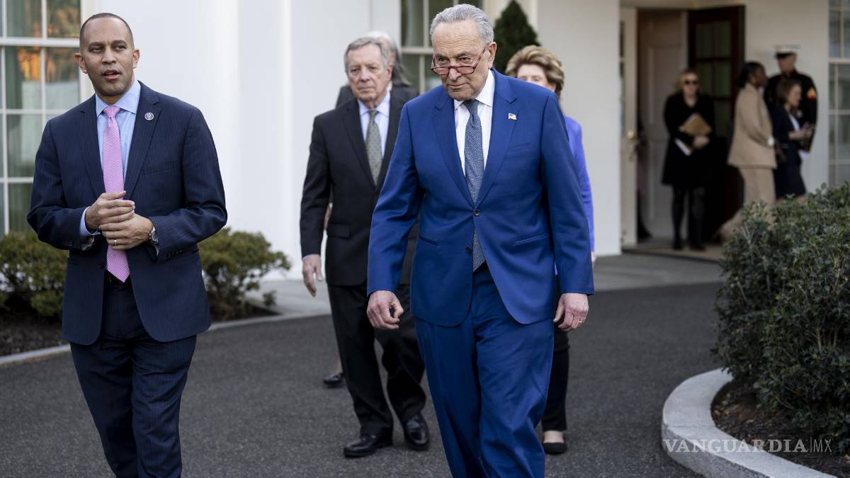 El manejo de documentos clasificados de Biden complica el caso contra Trump