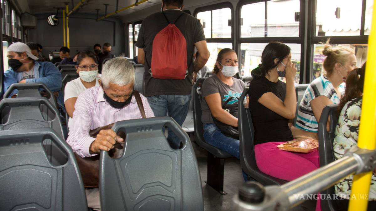 Temen contagio de coronavirus usuarios del transporte de Saltillo