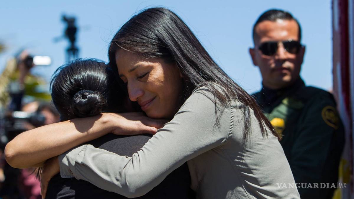 Y en el día 101 de Trump el muro se abrió... por un momento