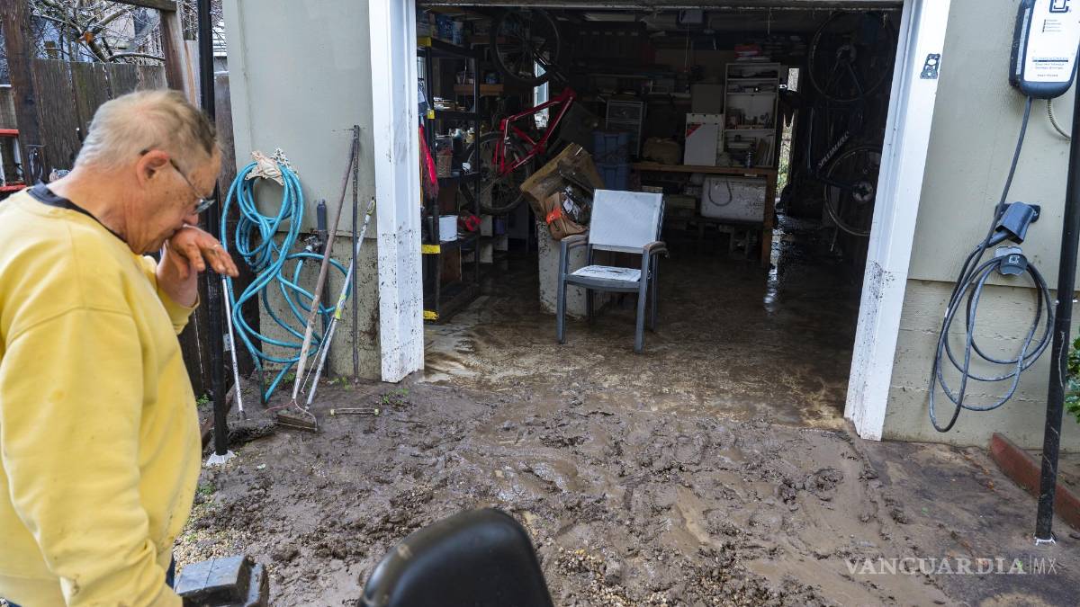 ‘Estamos atrapados aquí’; lluvias, aludes y socavones azotan a California