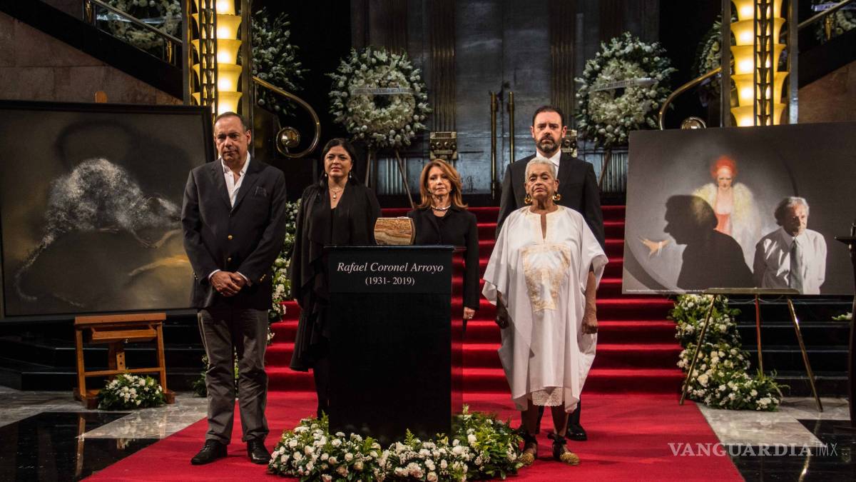 Despiden a Rafael Coronel entre aplausos en Bellas Artes