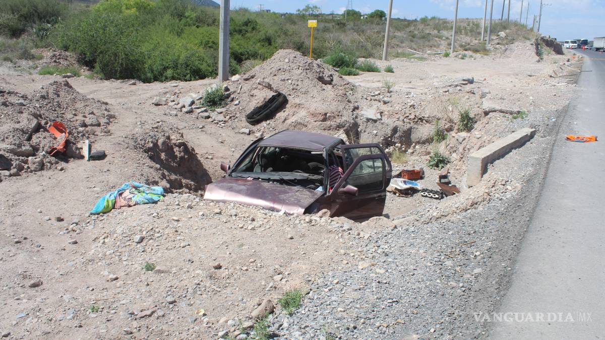 Muere prensado tras caer a barranco en la Saltillo-Zacatecas; cuatro personas lesionadas