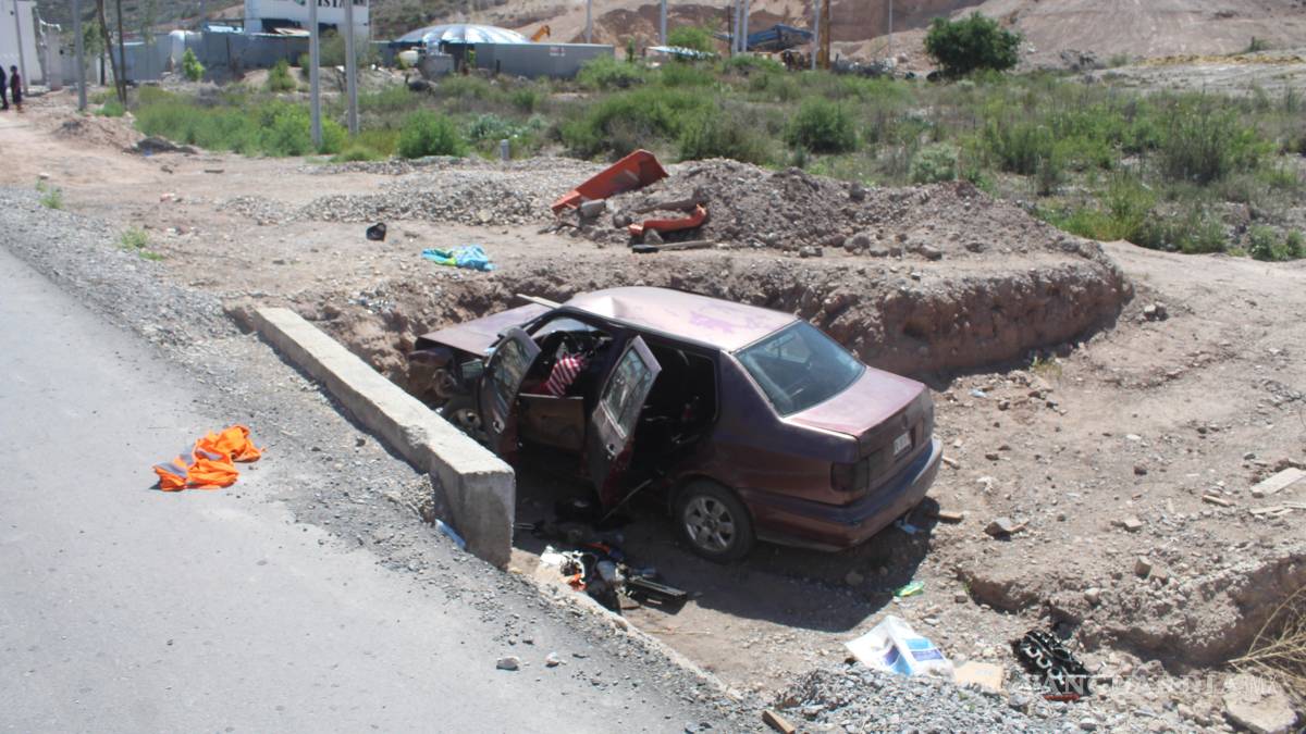 Muere prensado tras caer a barranco en la Saltillo-Zacatecas; cuatro personas lesionadas