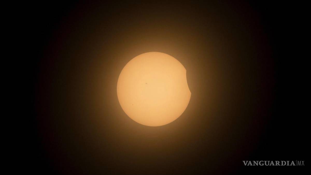 Así cautiva, maravilla y asombra el eclipse solar desde Mazatlán hasta la isla de Terranova (fotos)