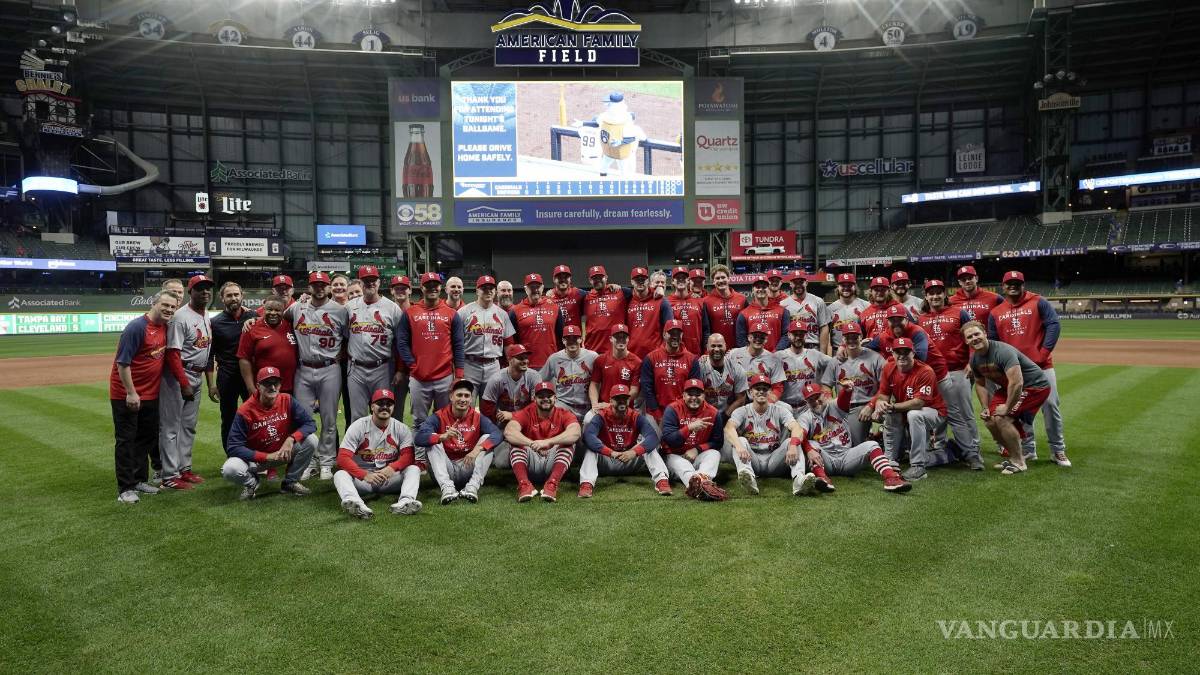 Pujols dedica palabras a sus compañeros tras apoderarse del banderín de la Central