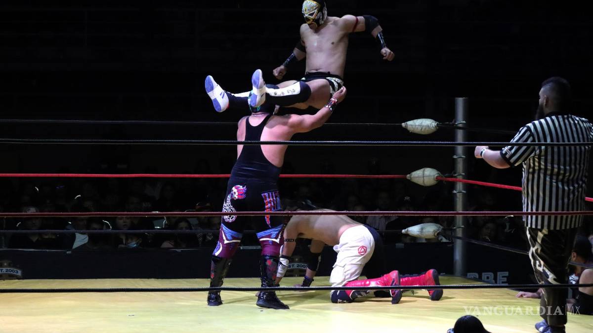 Magia y lucha libre cautivan a los saltillenses