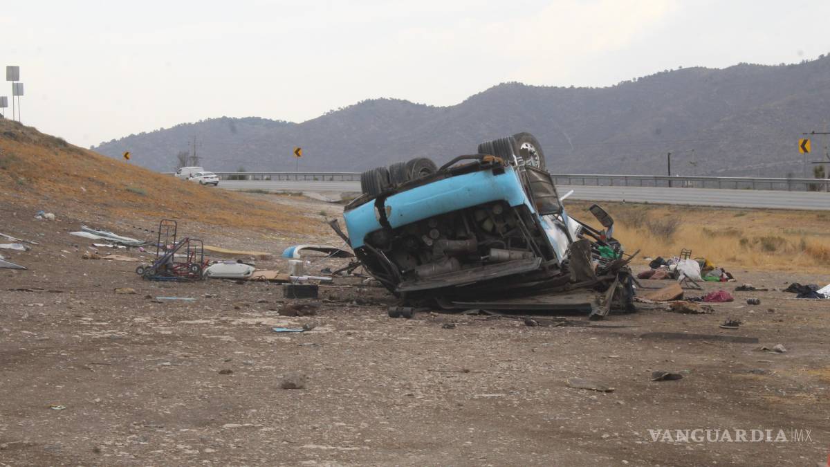 Camionazo mata a tres comerciantes de Monclova; hay 16 heridos