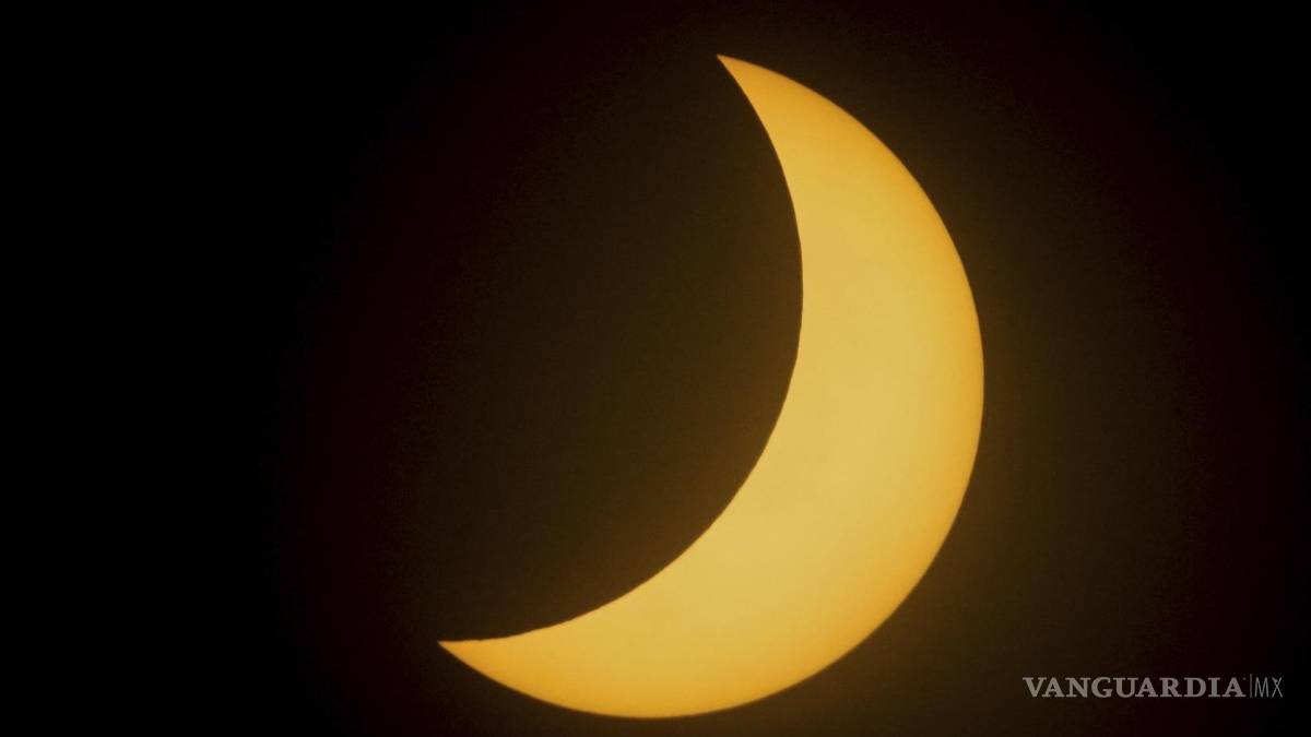 Así cautiva, maravilla y asombra el eclipse solar desde Mazatlán hasta la isla de Terranova (fotos)