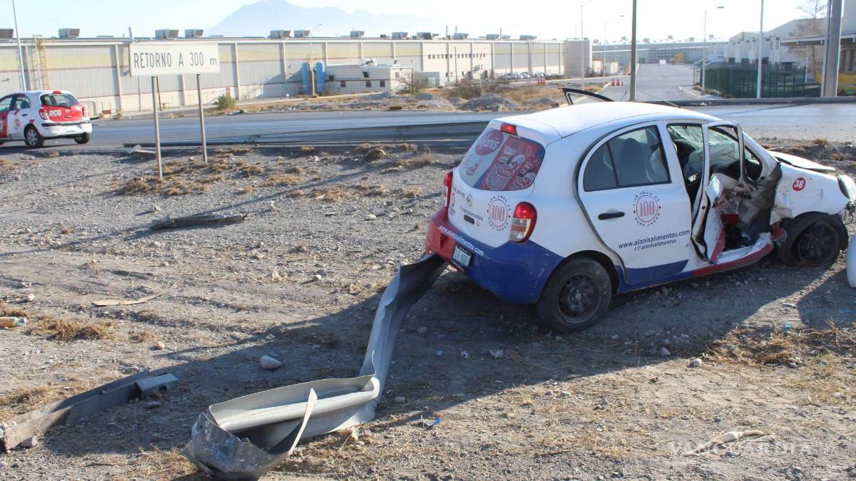 Trabajador de empacadora choca y sufre volcadura en Ramos Arizpe