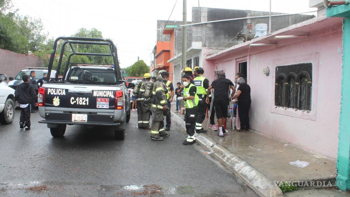 Adulto mayor sufre quemaduras por flamazo en la Universidad Pueblo, en Saltillo