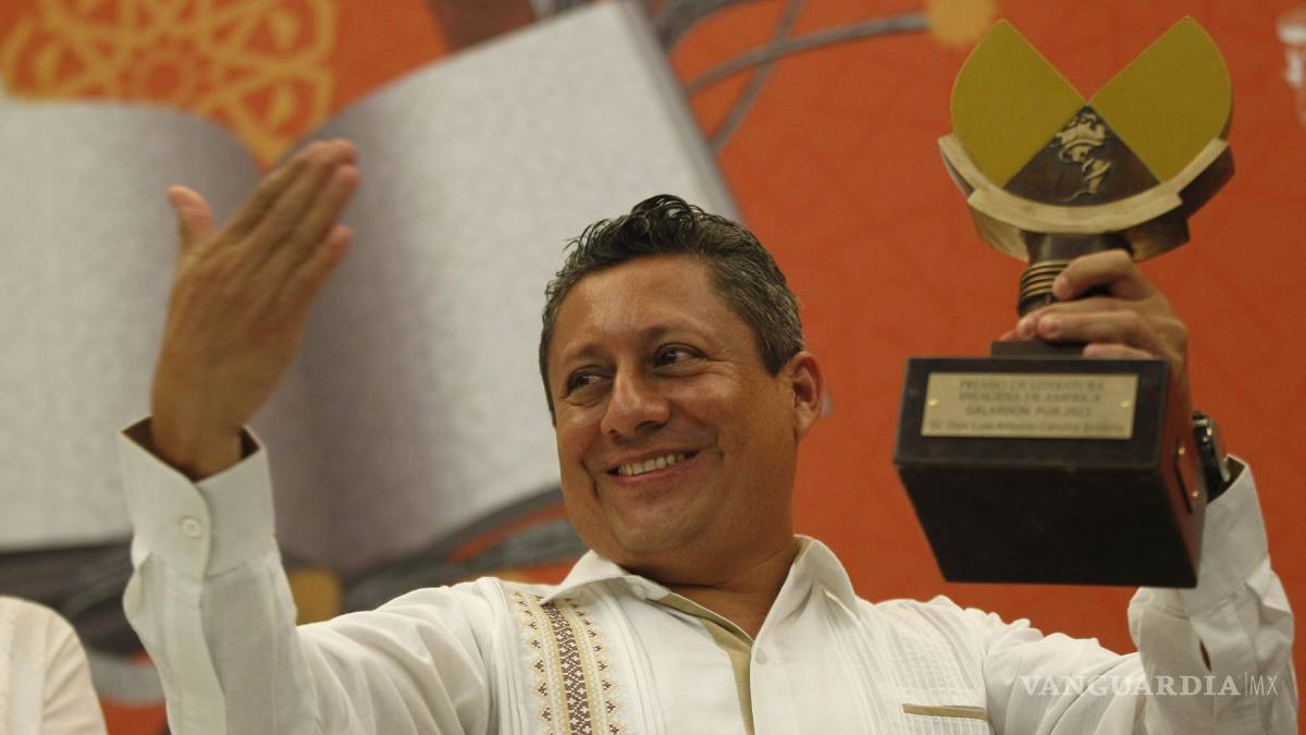 FIL de Guadalajara premia al narrador de origen maya Luis Antonio Canché Briceño
