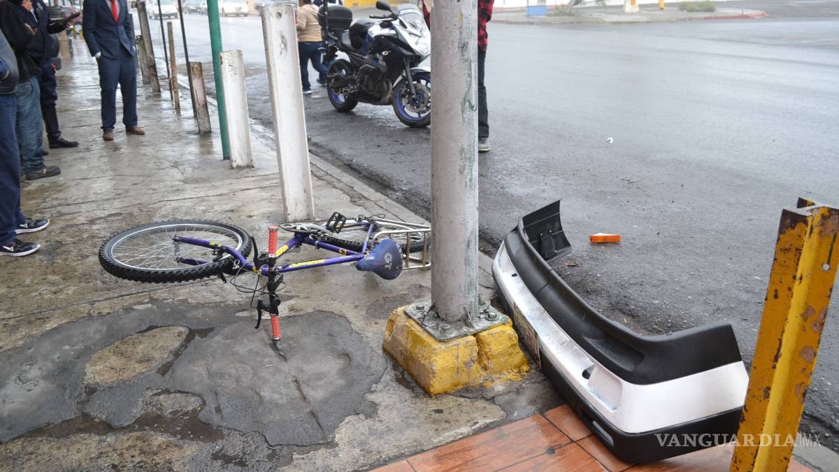 Manda a volar a ciclista