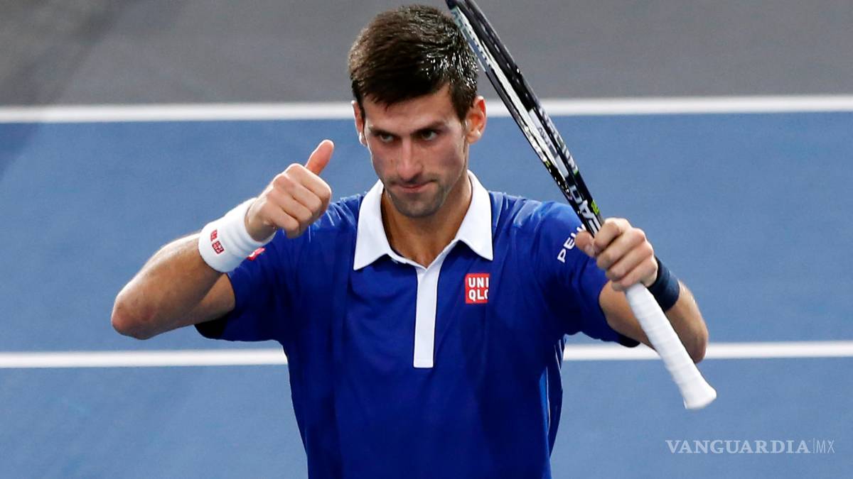 Djokovic con altibajos para avanzar a la final de París