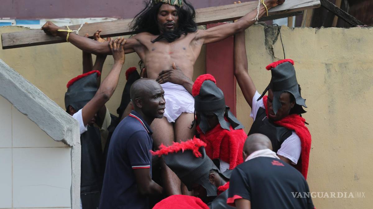 Estas son las 43 imágenes de las representaciones del Viernes Santo que atraparon la atención en el mundo (fotos)