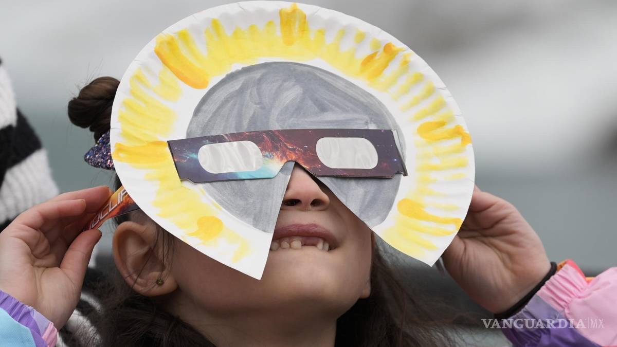 Así cautiva, maravilla y asombra el eclipse solar desde Mazatlán hasta la isla de Terranova (fotos)