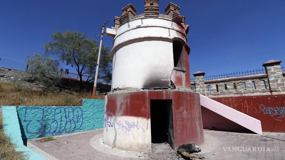Parque ‘hundido’ de Saltillo, entre hierbas, basura y olvido