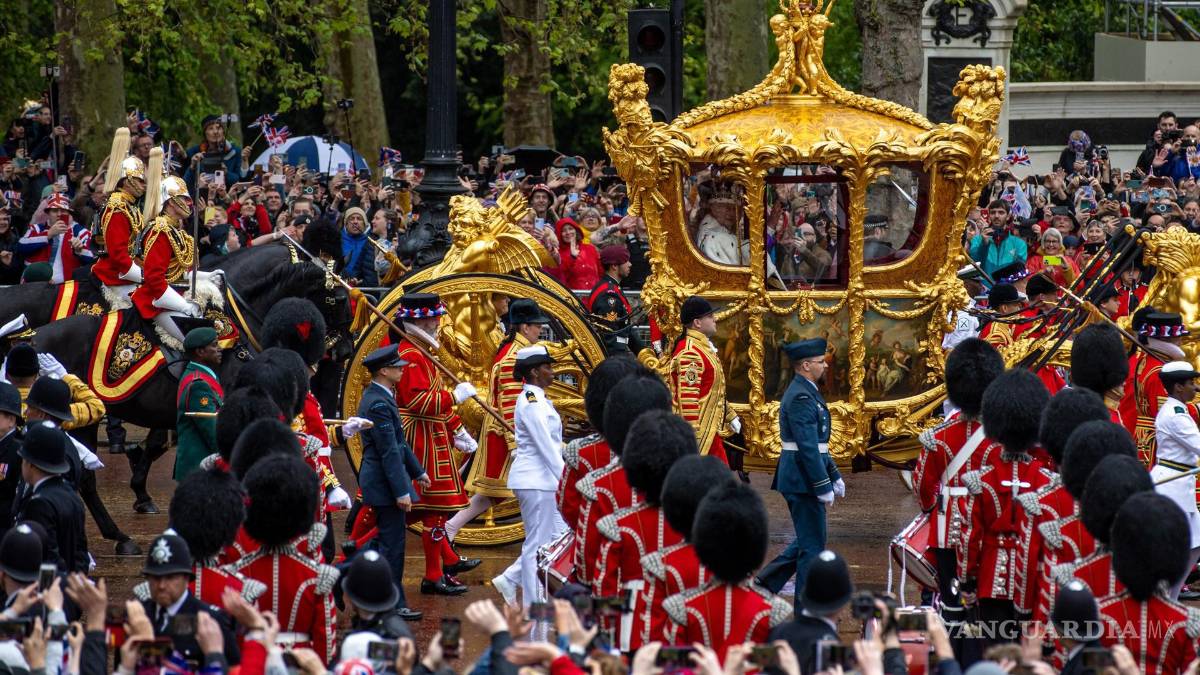 Así inicia el reinado del Carlos III tras una larga espera para ser el monarca británico (fotos)