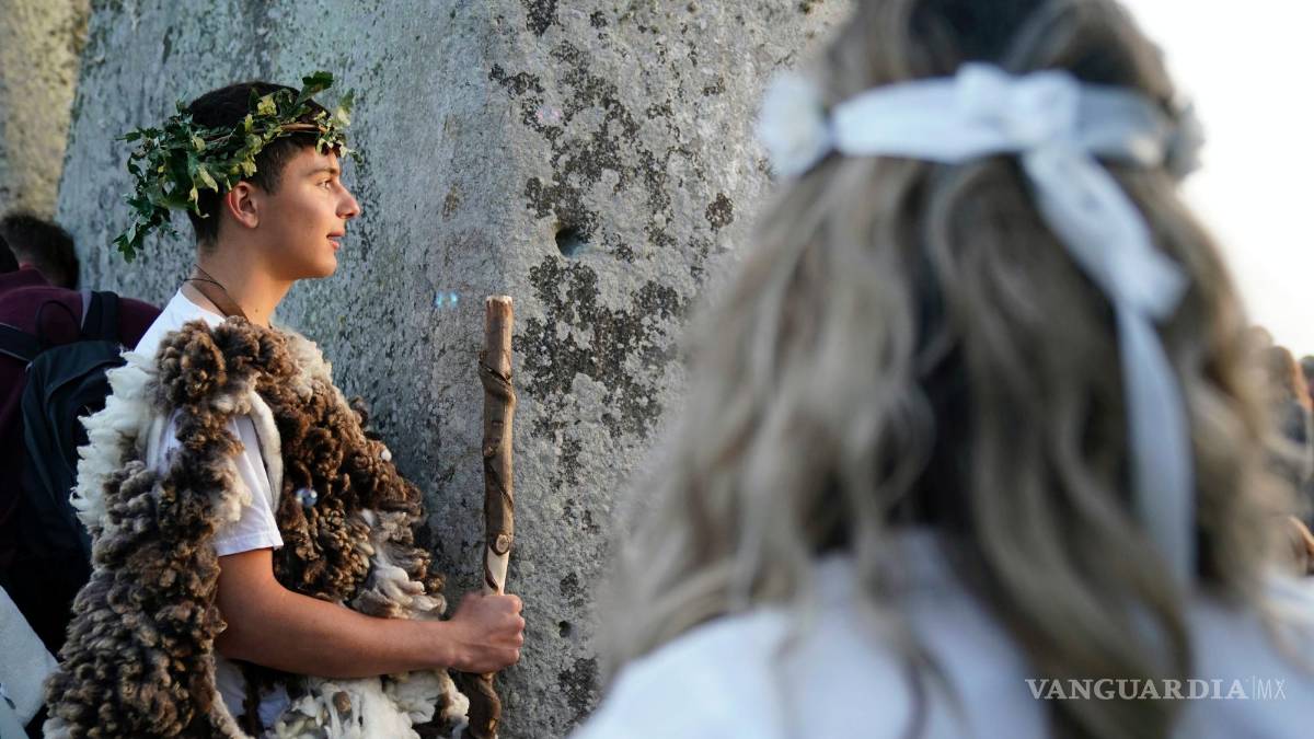 Así celebran miles de personas el Solsticio de Verano en Stonehenge (fotos)