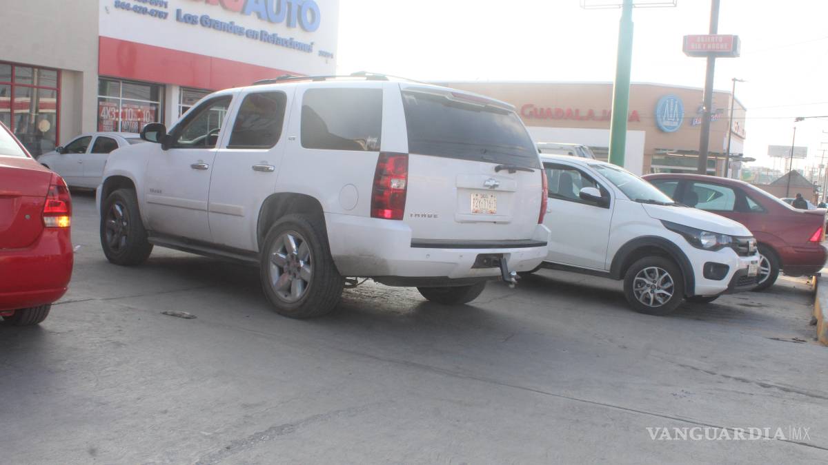Camioneta derriba a repartidor de comida en Saltillo