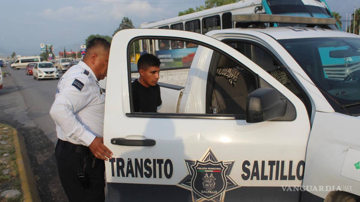 Oficial de la Guardia Nacional ebrio choca en Saltillo