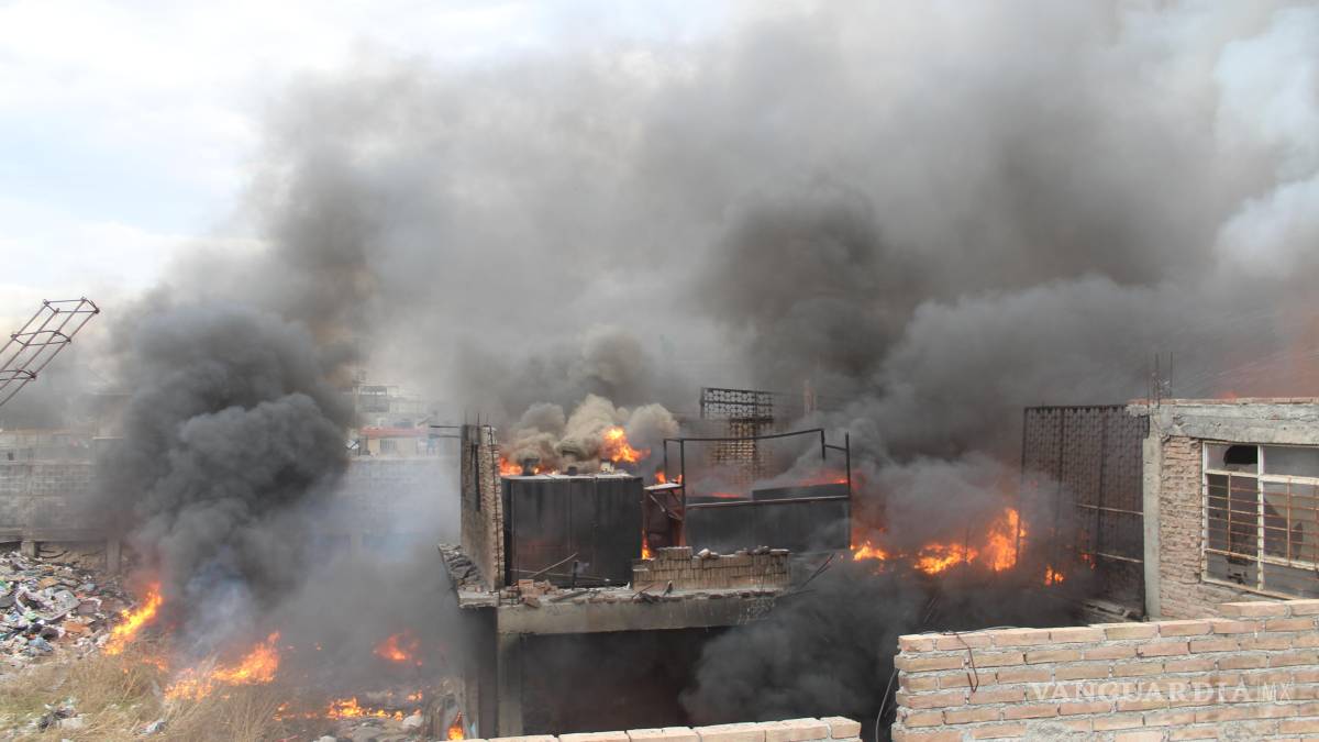 Sujetos provocaron incendio que afectó a varios negocios, en Saltillo