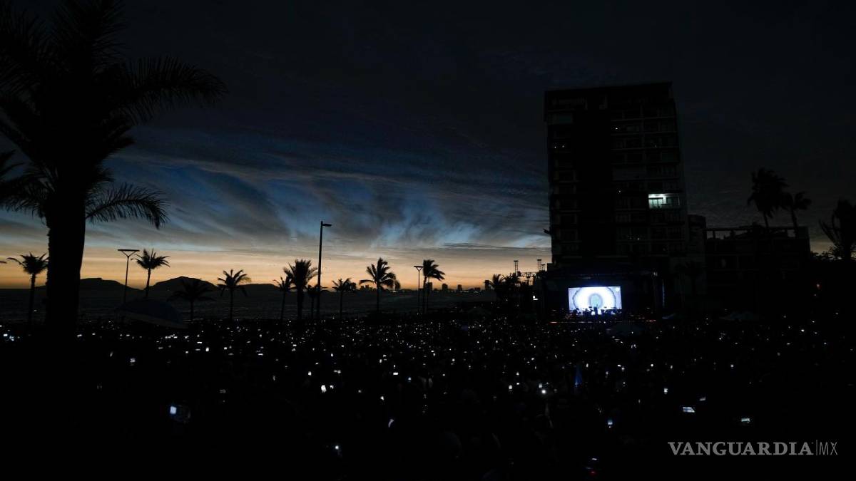 Así cautiva, maravilla y asombra el eclipse solar desde Mazatlán hasta la isla de Terranova (fotos)