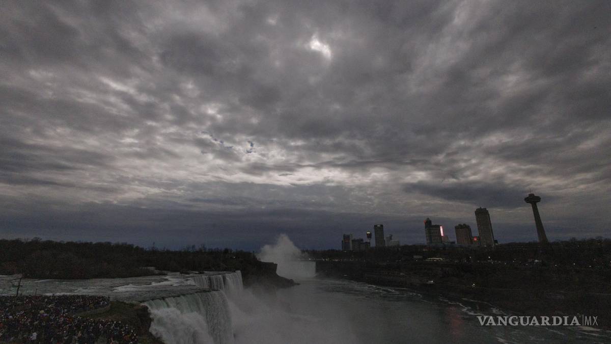 Así cautiva, maravilla y asombra el eclipse solar desde Mazatlán hasta la isla de Terranova (fotos)