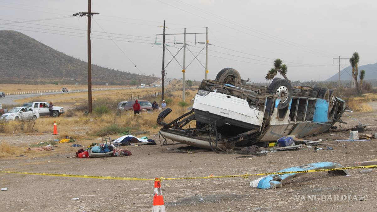 Camionazo mata a tres comerciantes de Monclova; hay 16 heridos