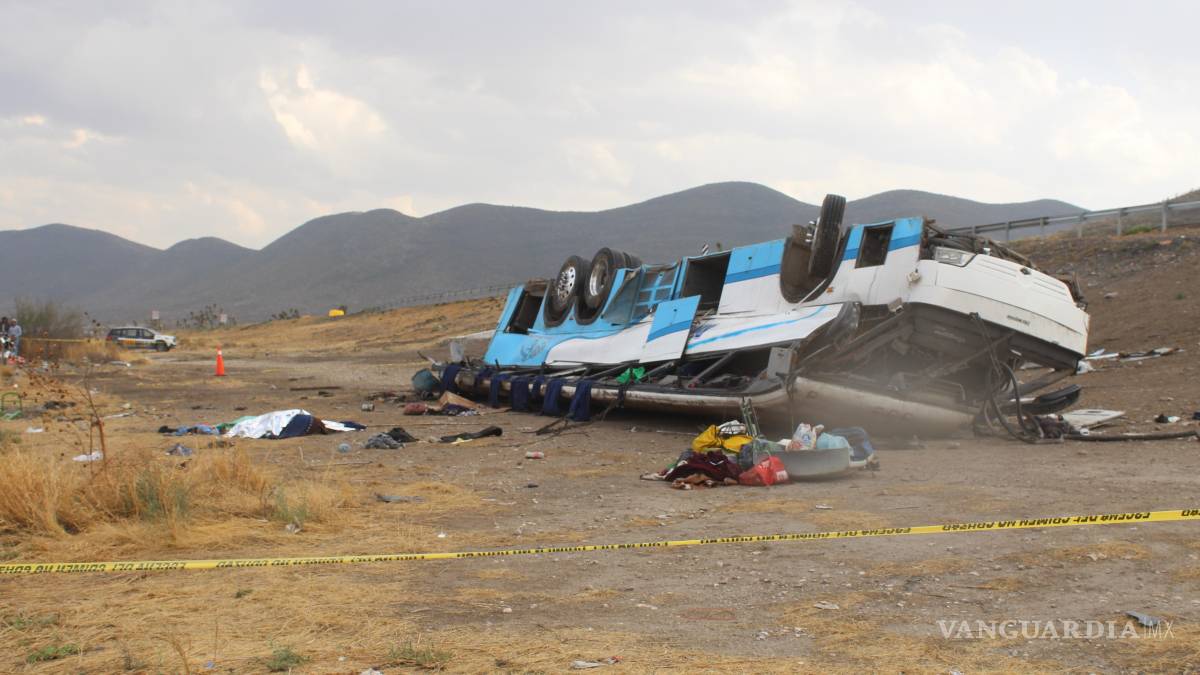 Camionazo mata a tres comerciantes de Monclova; hay 16 heridos