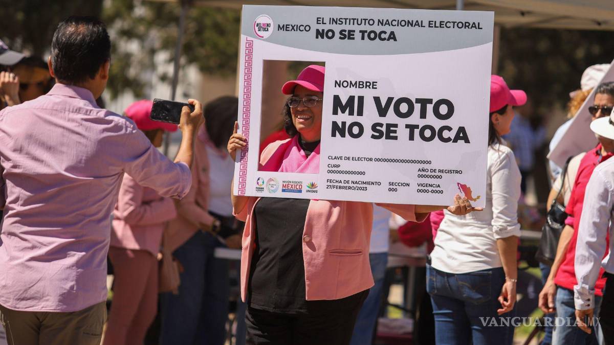 Así toman las calles y plazas miles de mexicanos para defender al INE (Fotos)
