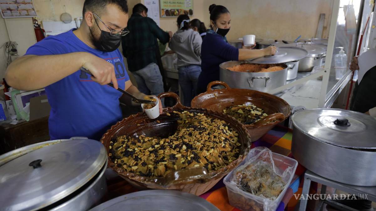 ¡Desde capirotada hasta nopalitos con salsa! Con la Cuaresma, saltillenses se lanzan por comida tradicional