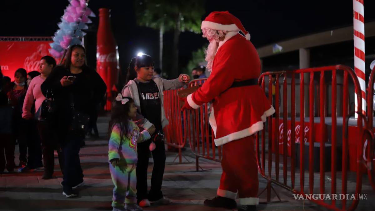 Llega la magia de la Navidad a las calles de Saltillo con la Caravana Coca-Cola