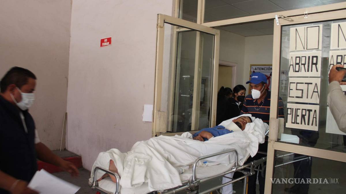 Hombre apedrea domicilio en Parras, Coahuila; en respuesta, lo golpean con un bate