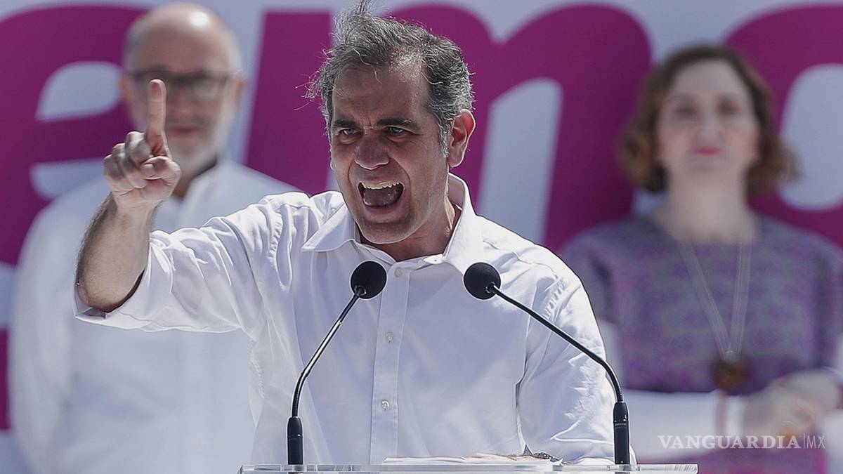 Lorenzo en el templete; su mensaje golpeó profundo en el ánimo del Presidente