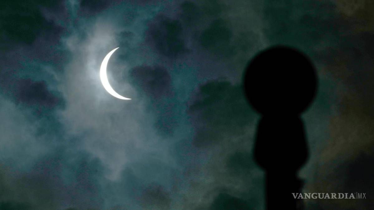 Así cautiva, maravilla y asombra el eclipse solar desde Mazatlán hasta la isla de Terranova (fotos)