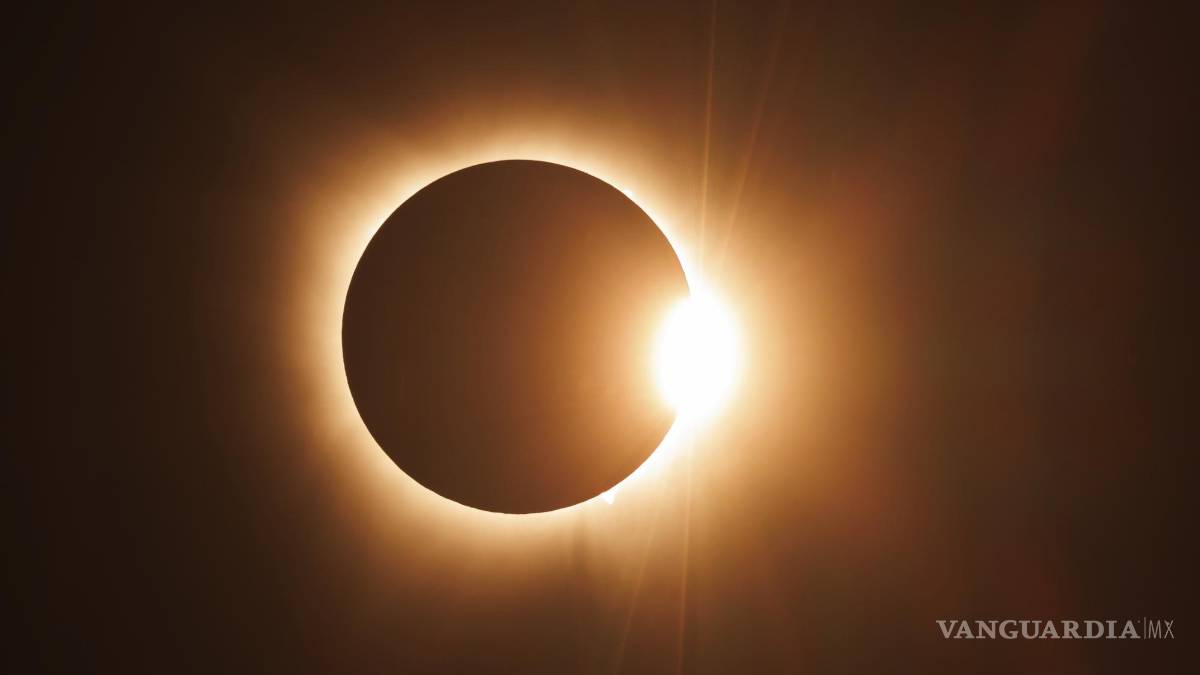 Así cautiva, maravilla y asombra el eclipse solar desde Mazatlán hasta la isla de Terranova (fotos)