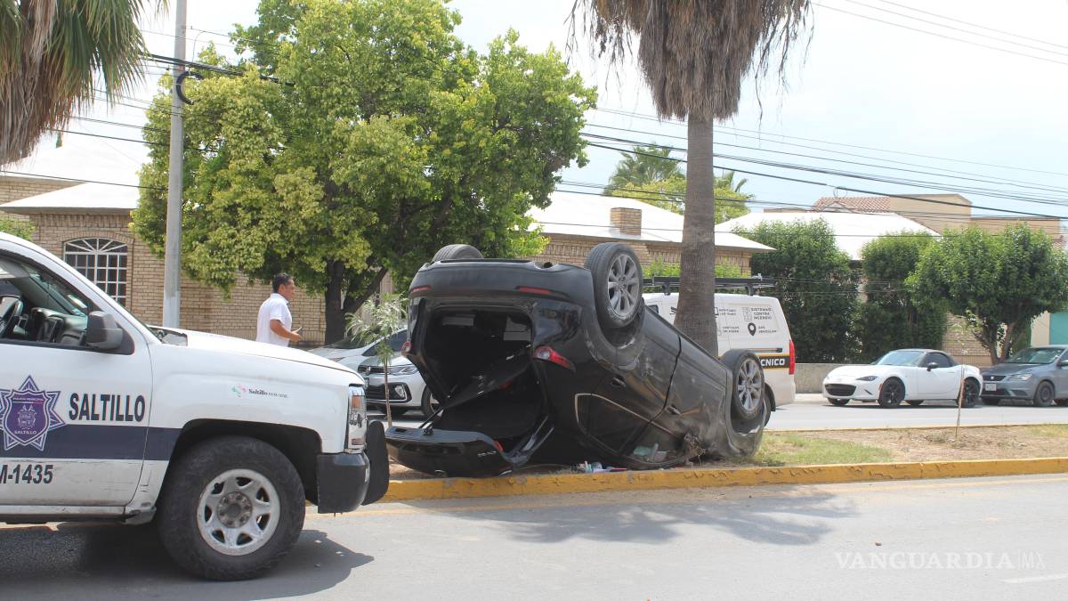 Menor de 7 años resulta lesionada tras volcadura en Saltillo