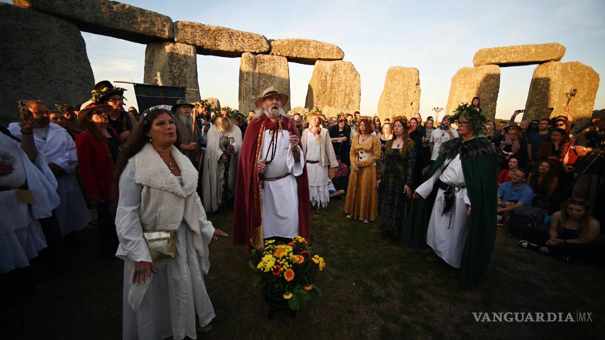 Así celebran miles de personas el Solsticio de Verano en Stonehenge (fotos)