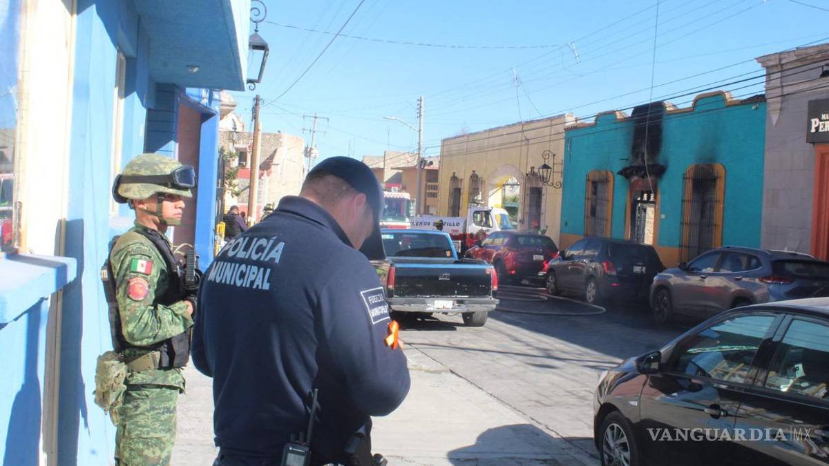 Incendio arrasa con el bar ‘Patio Azul’, en el centro de Saltillo