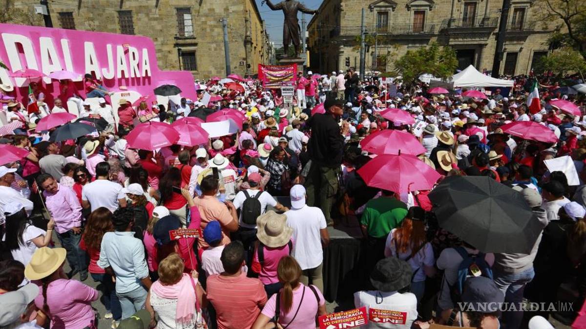 Así toman las calles y plazas miles de mexicanos para defender al INE (Fotos)