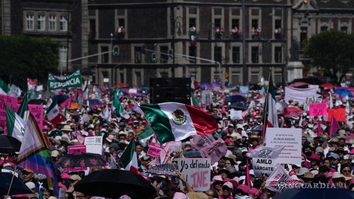 Así toman las calles y plazas miles de mexicanos para defender al INE (Fotos)