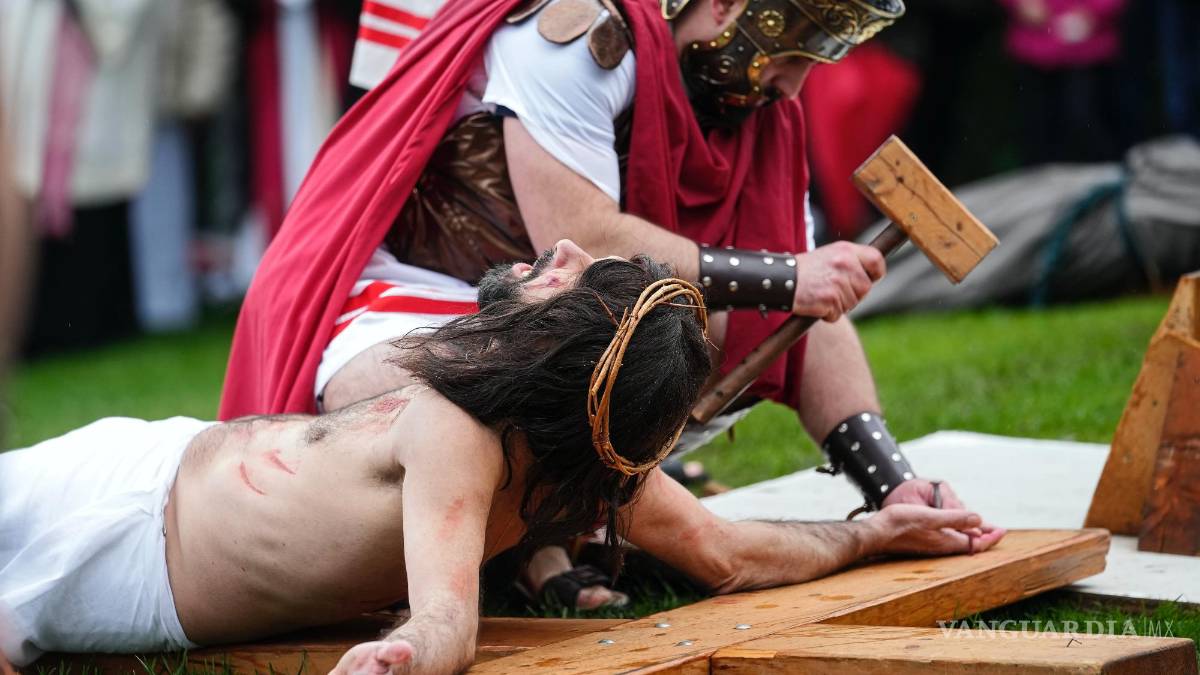 Estas son las 43 imágenes de las representaciones del Viernes Santo que atraparon la atención en el mundo (fotos)