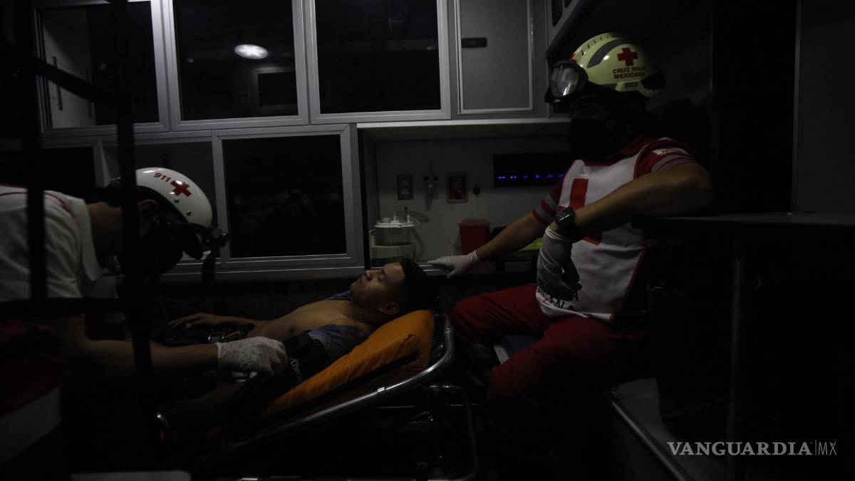 Accidente tras una falla mecánica y volcadura deja cuatro personas lesionadas en Saltillo