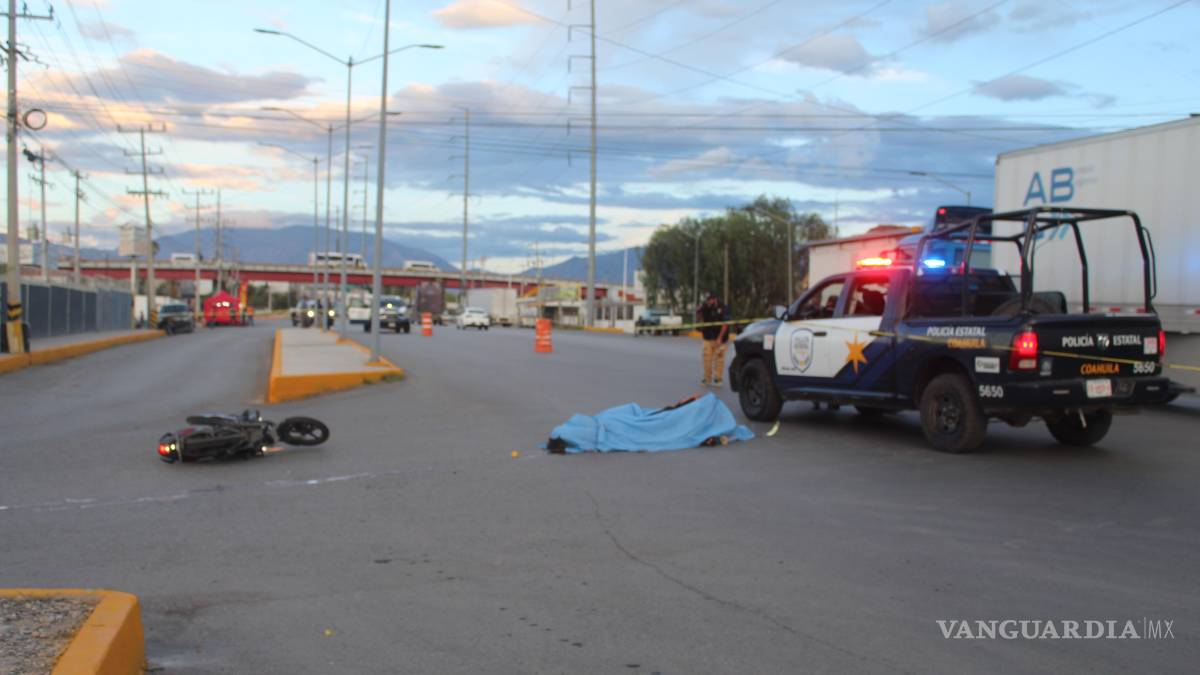 Muere joven repartidor al chocar contra camioneta, en Ramos Arizpe