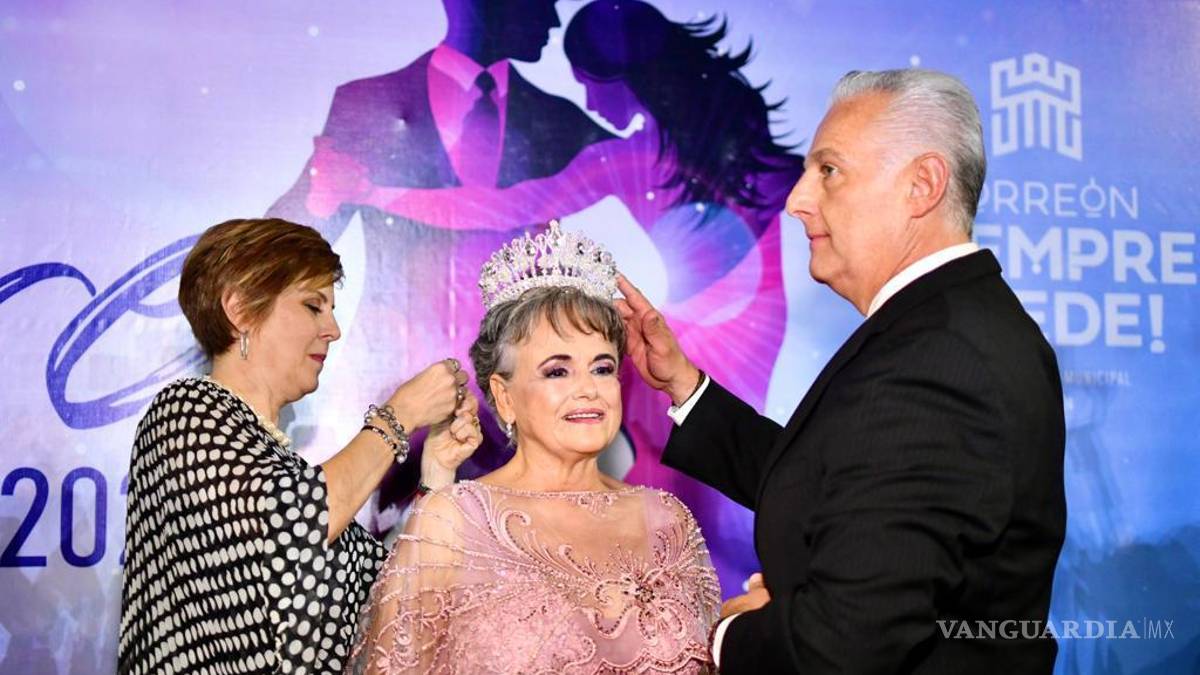Corona Román Alberto Cepeda a la reina y a las princesas de los adultos mayores